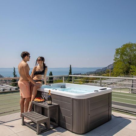 Sunset Lodge - Enjoy Holiday Garda  Buitenkant foto