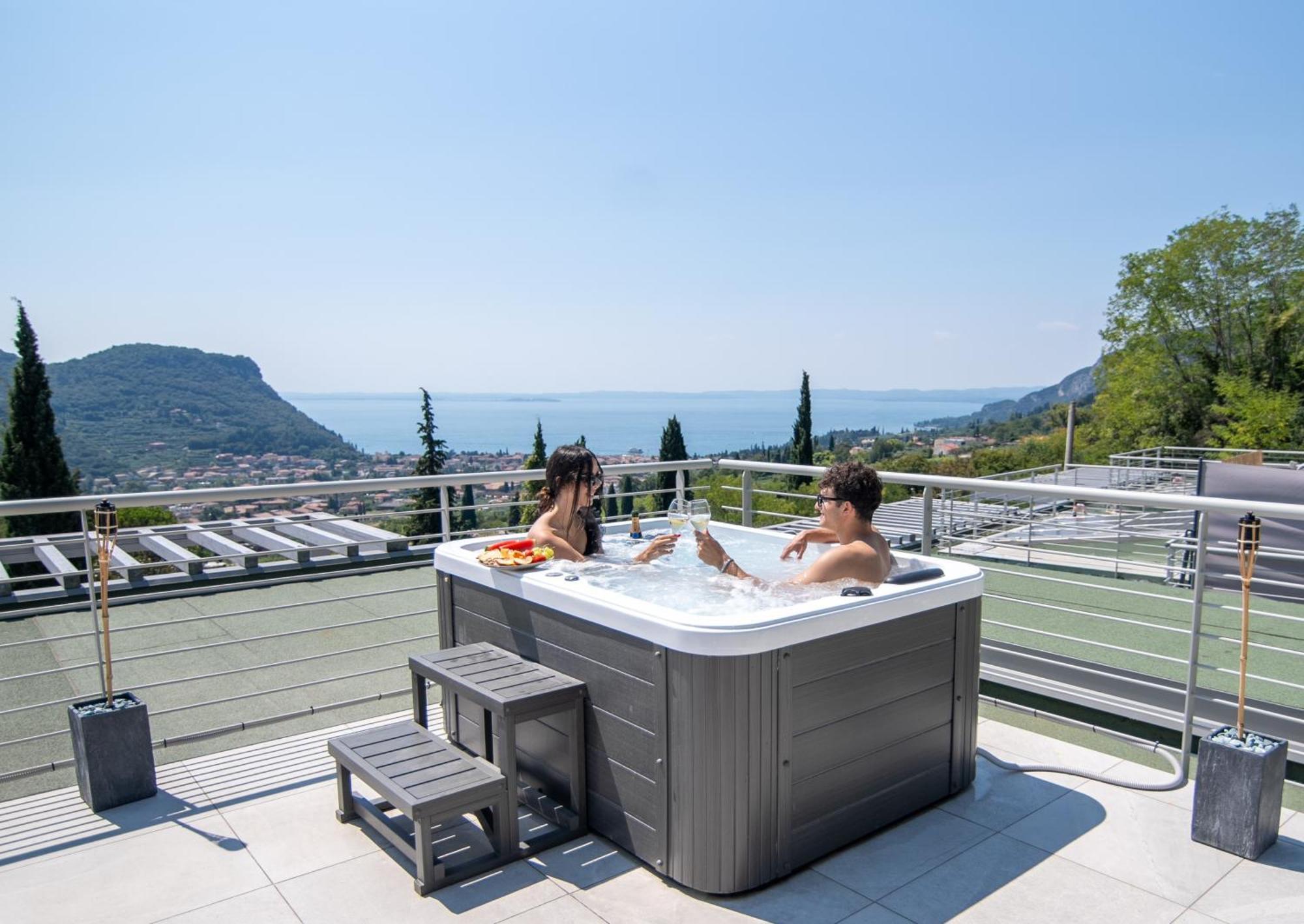 Sunset Lodge - Enjoy Holiday Garda  Buitenkant foto