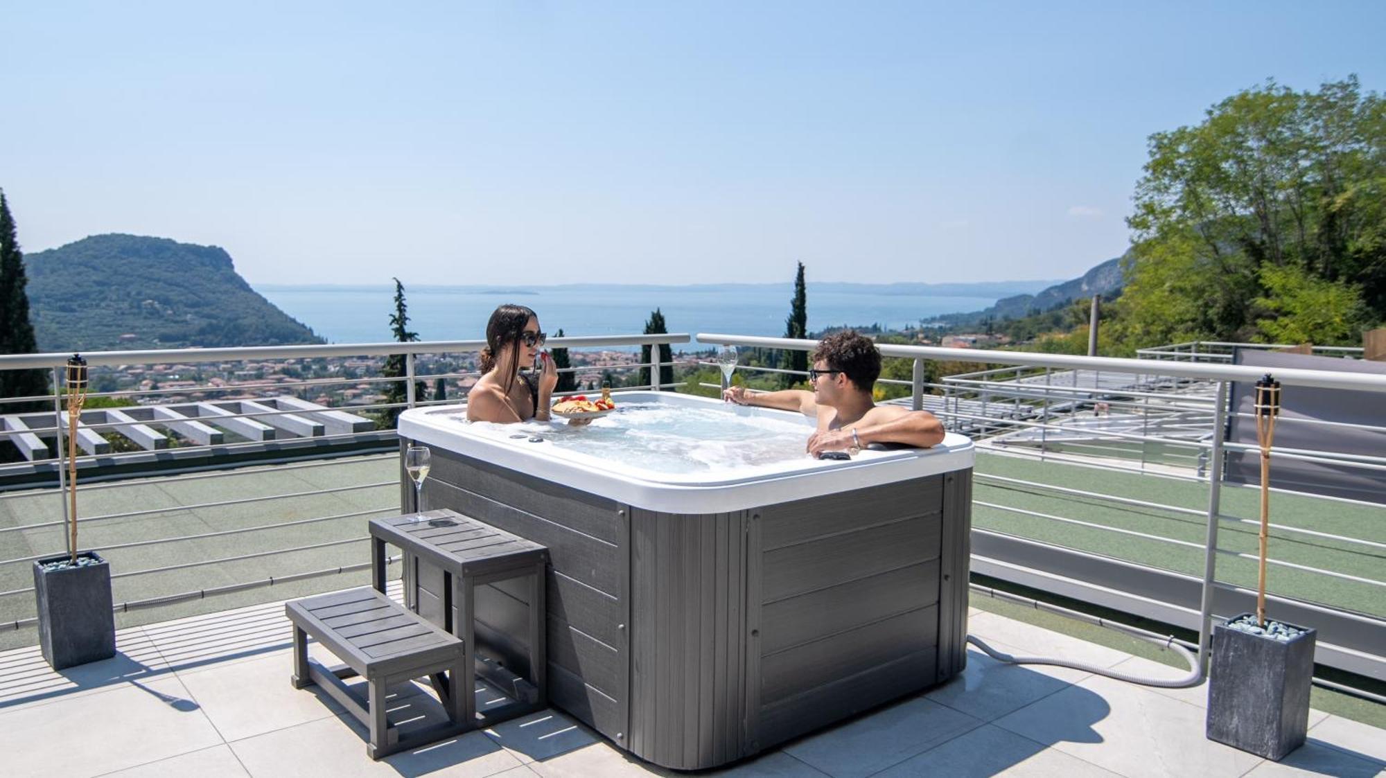 Sunset Lodge - Enjoy Holiday Garda  Buitenkant foto