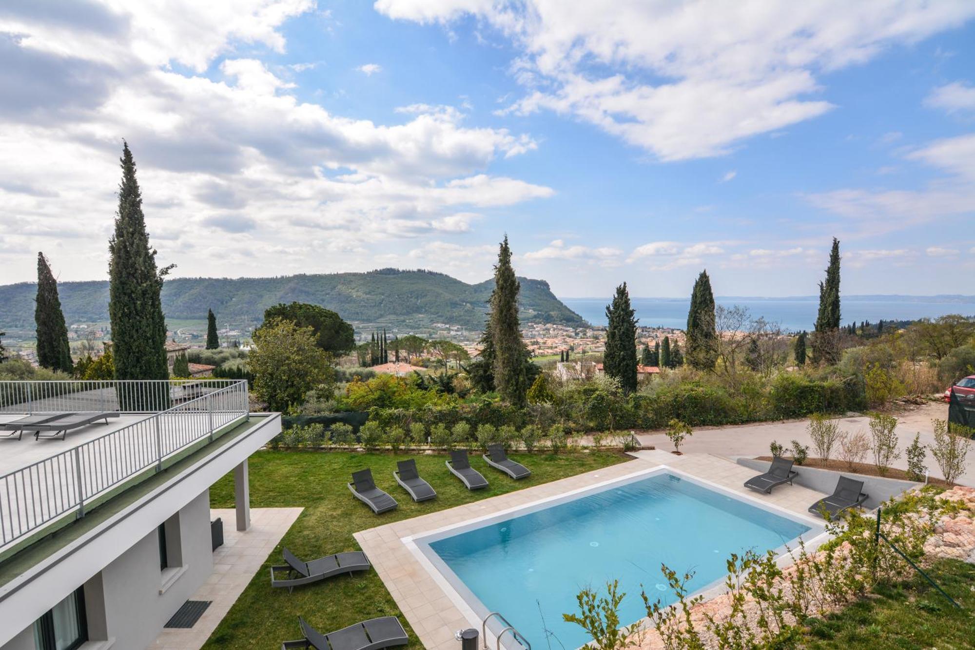 Sunset Lodge - Enjoy Holiday Garda  Buitenkant foto