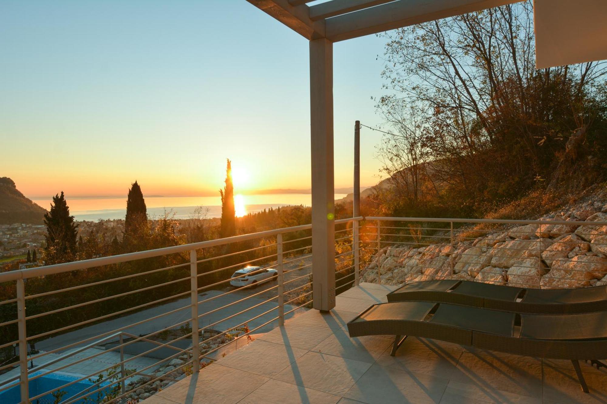 Sunset Lodge - Enjoy Holiday Garda  Buitenkant foto
